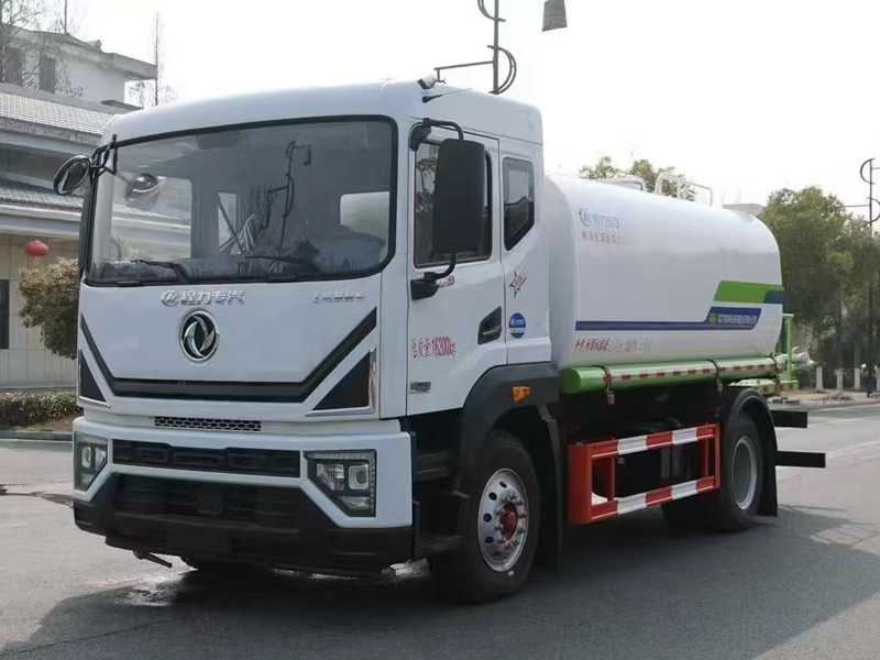 东风D9洒水车